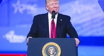 Levantamento mostra que Trump mentiu em mais de 800 tweets, em seis meses
